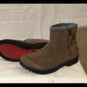 SOREL BOOTS Dove Gray 8.5 WATERPROOF
